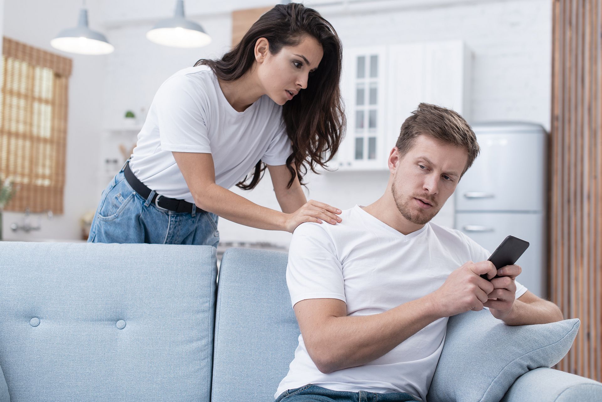 Młodzi ludzie w których wkradł się bickering 