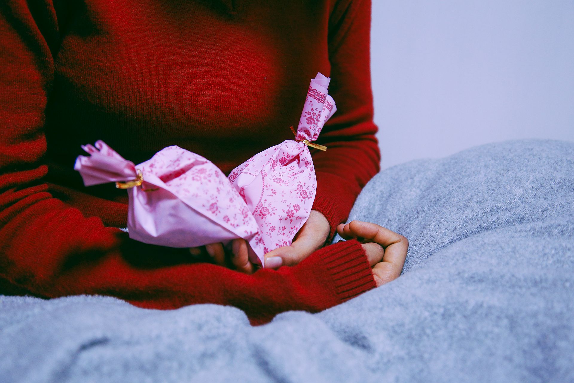 Mężczyzna załamany że boli go wzwód prącia