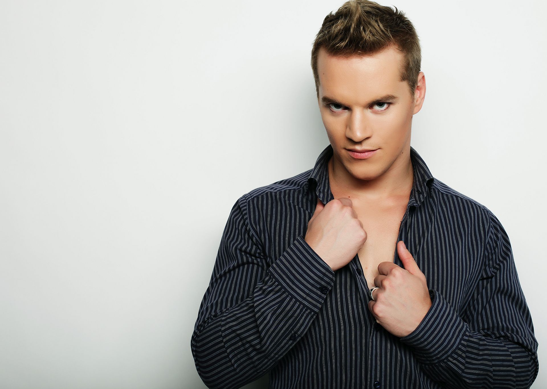 Mężczyzna określany jako Slut-shamingowiec