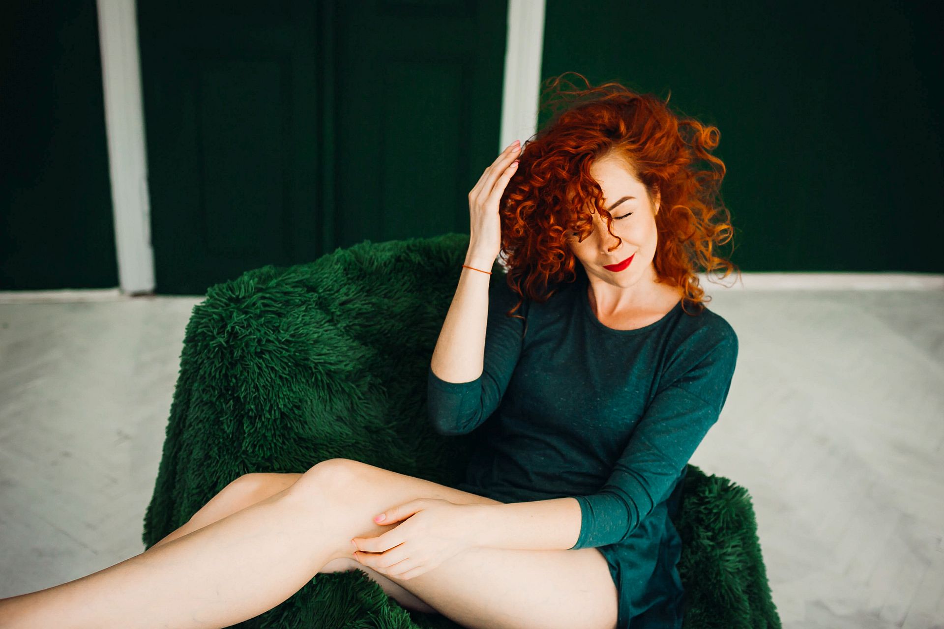 Kobieta z owłosienie na nogach