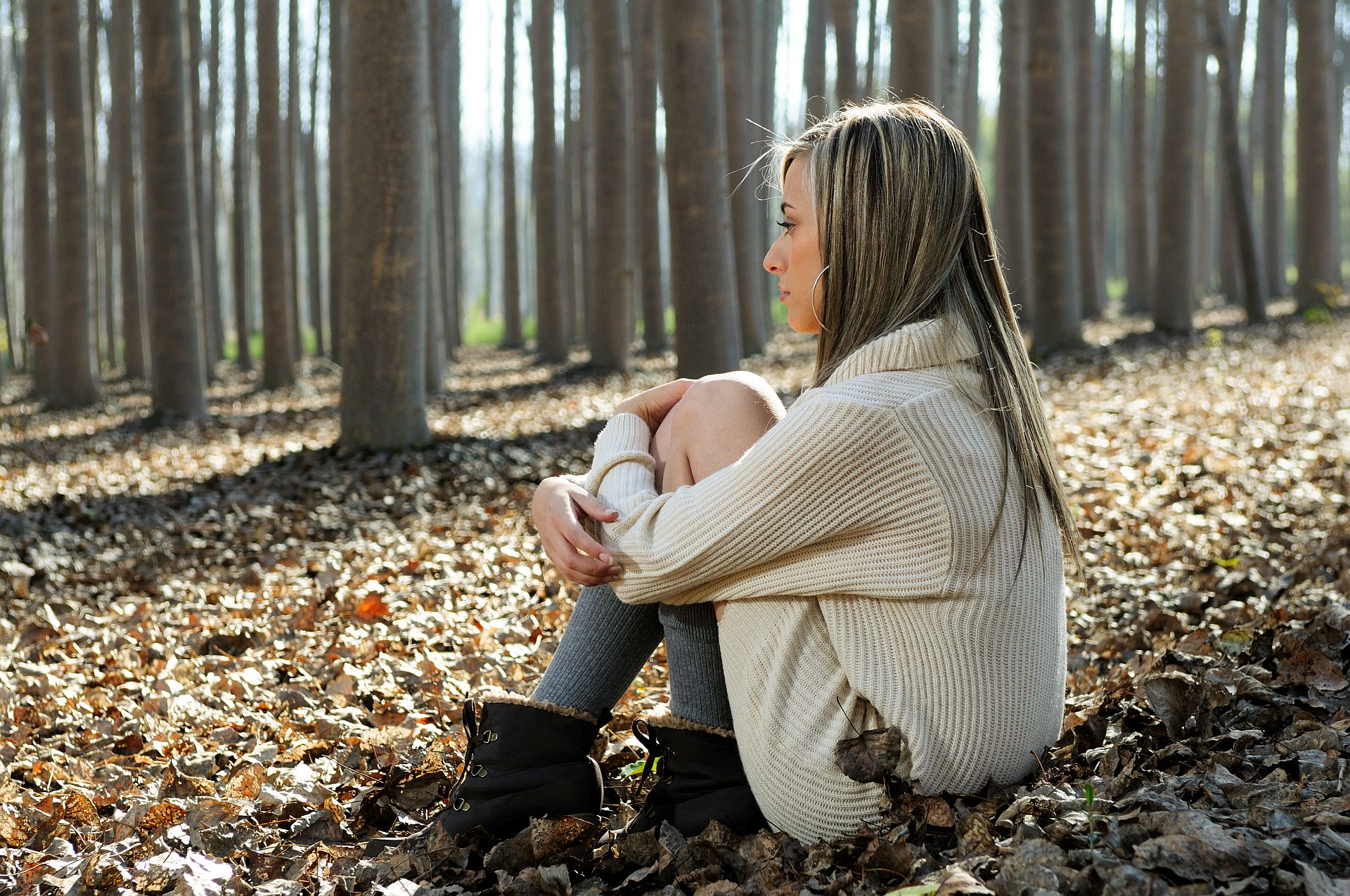 Kobieta czująca się samotnie w związku 
