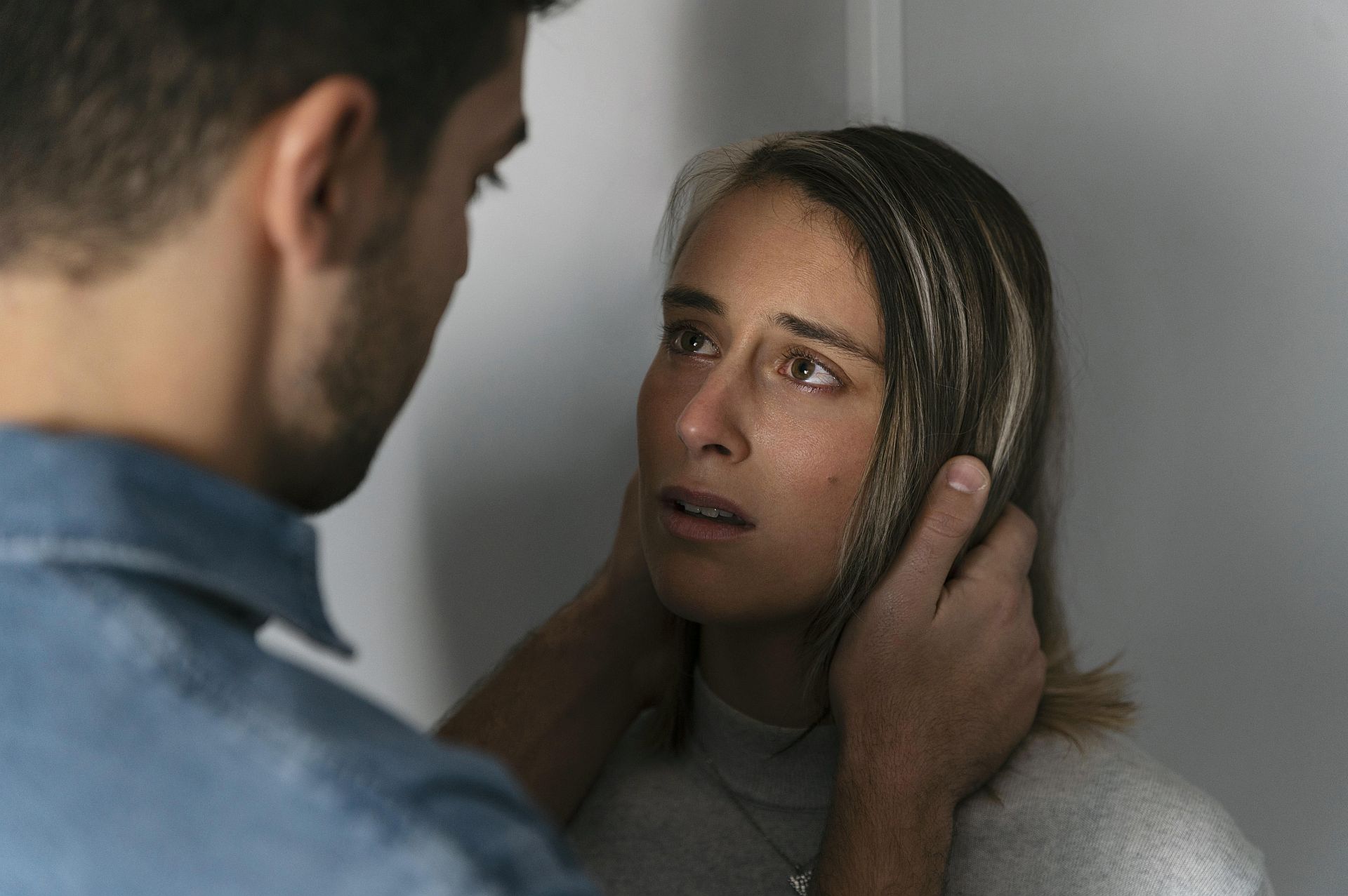 Kobieta z objawami genofobi