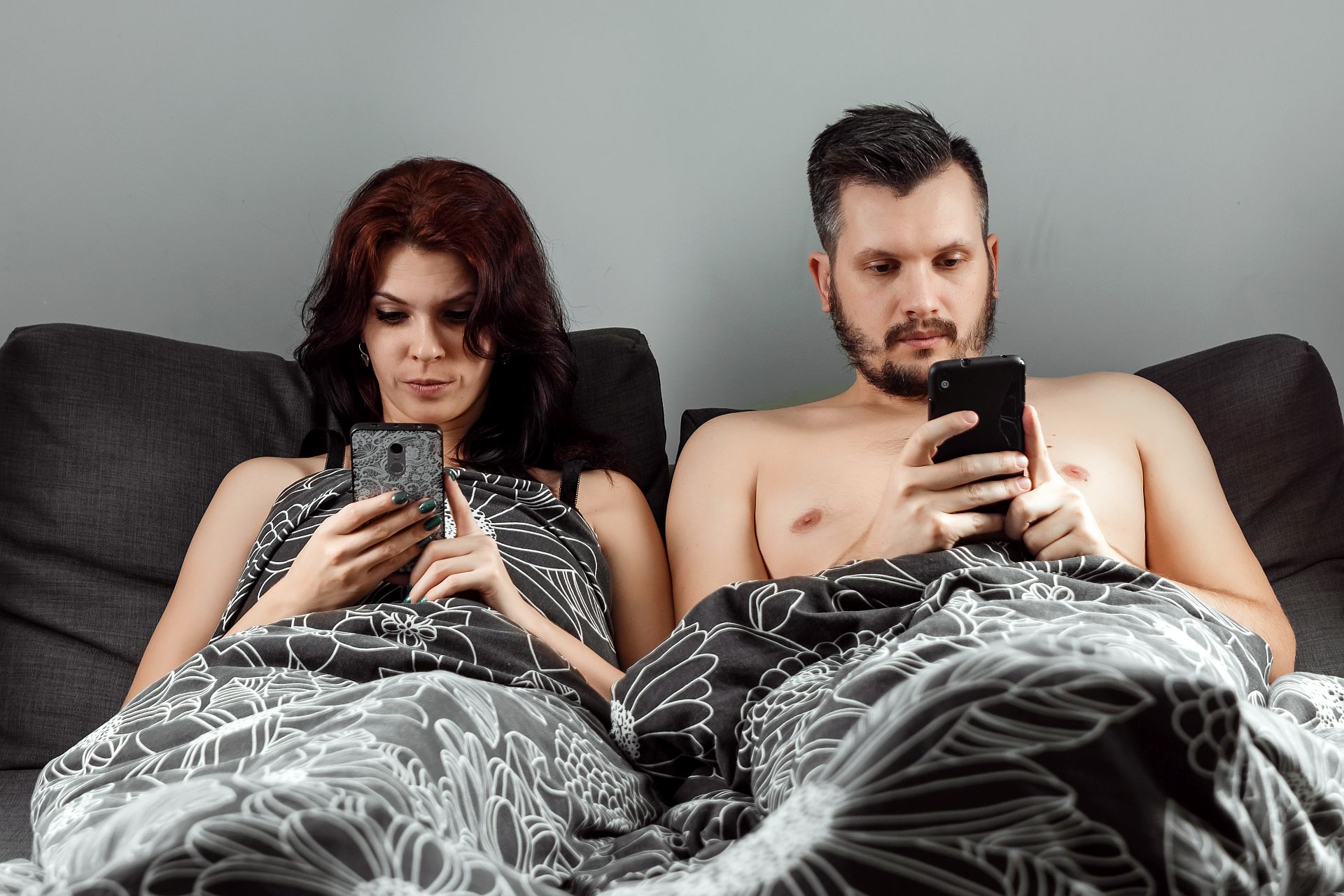 Para , która wybiera cybersex niż siebie na wzajem