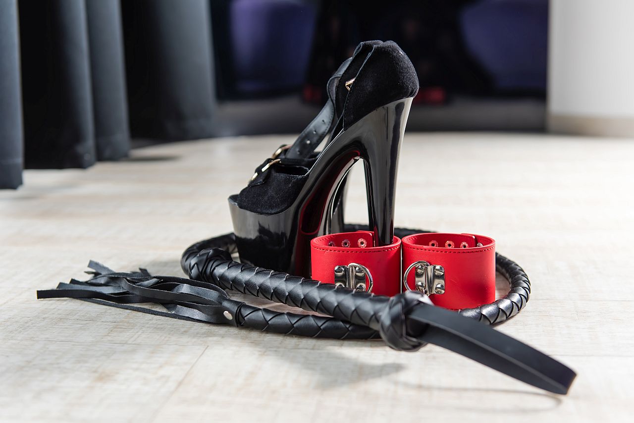 Ballbusting czyli znęcanie się nad męskim przyrodzeniem oraz genitaliami - dlaczego sprawia przyjemność?