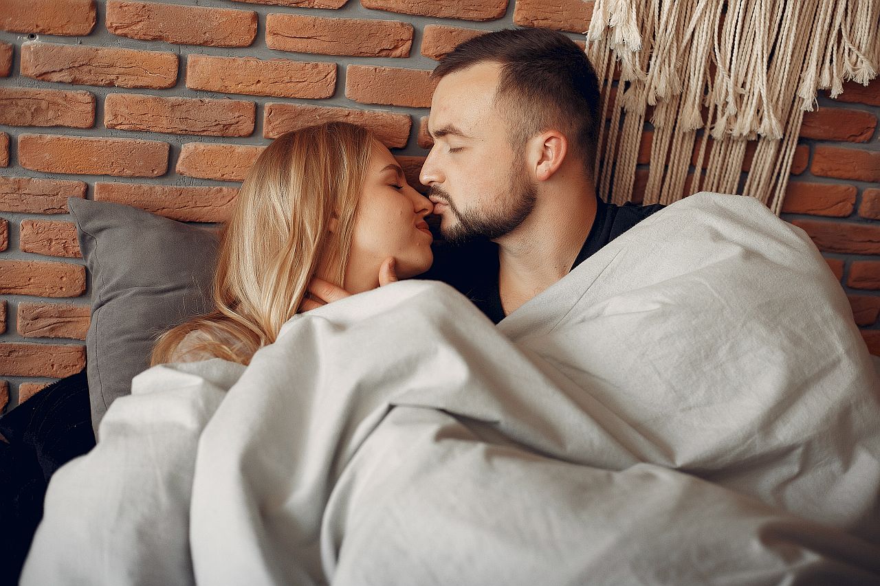 Seks z dziewicą - jak zadbać o odpowiednią komunikację i bliskość?
