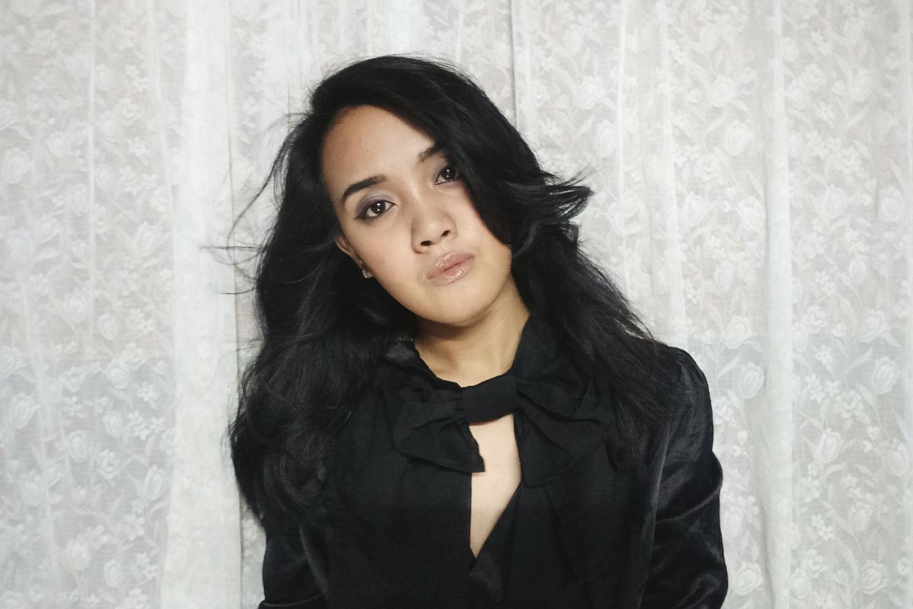 Pojedyncze czarne włosy na piersiach - kiedy powinniśmy się nimi martwić?