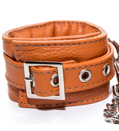 Brązowe kajdanki na nogi