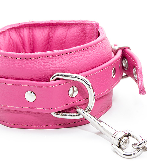 Różowe kajdanki na nogi