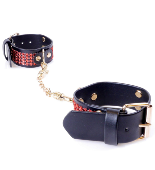 Kajdanki z czerwonymi cekinami