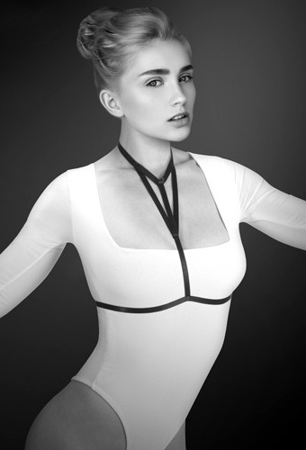 Mia woman harness