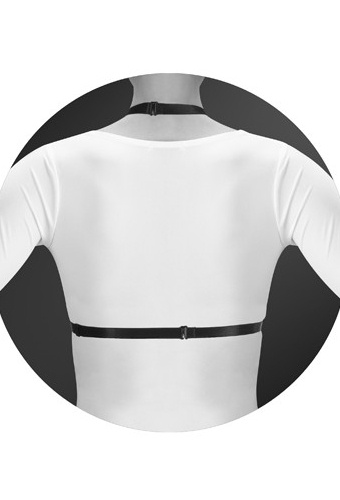 Paski akcentujące kobiecy biust