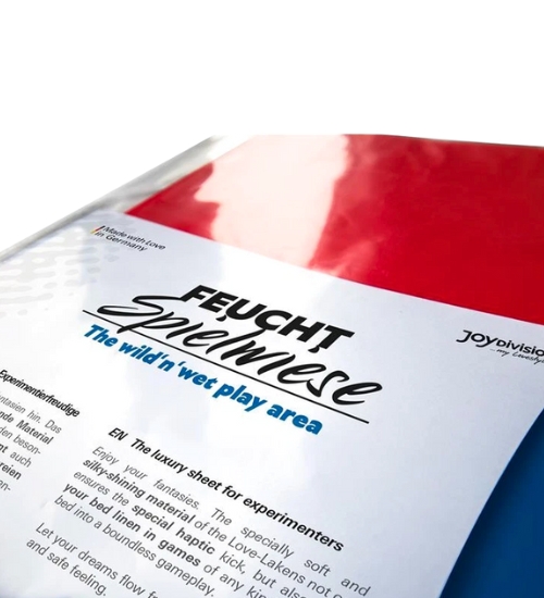 Czerwone prześcieradło do mokrych zabaw