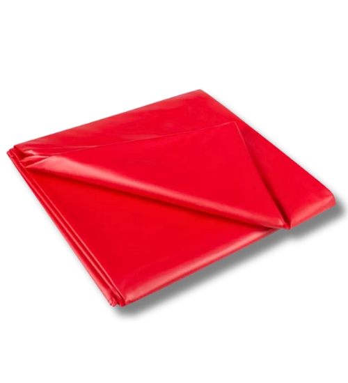 Czerwone prześcieradło do mokrych zabaw