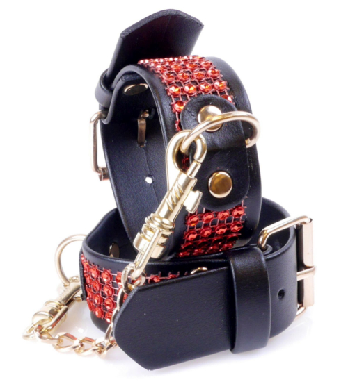 Kajdanki z czerwonymi cekinami