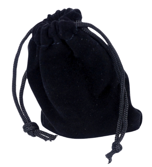 Duży metalowy pierścień z różowymi diamentami