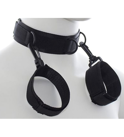 Obroża z kajdankami