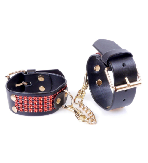 Kajdanki z czerwonymi cekinami