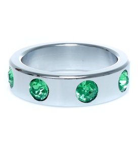 Metalowy pierścień z zielonymi diamentami